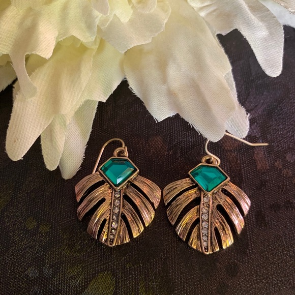 Green Crystal & Goldtone Art Deco Earrings - Picture 2 of 3